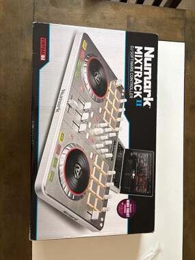 Numark Mixtrack II USB DJ Software Controller with Remix Toolkit
